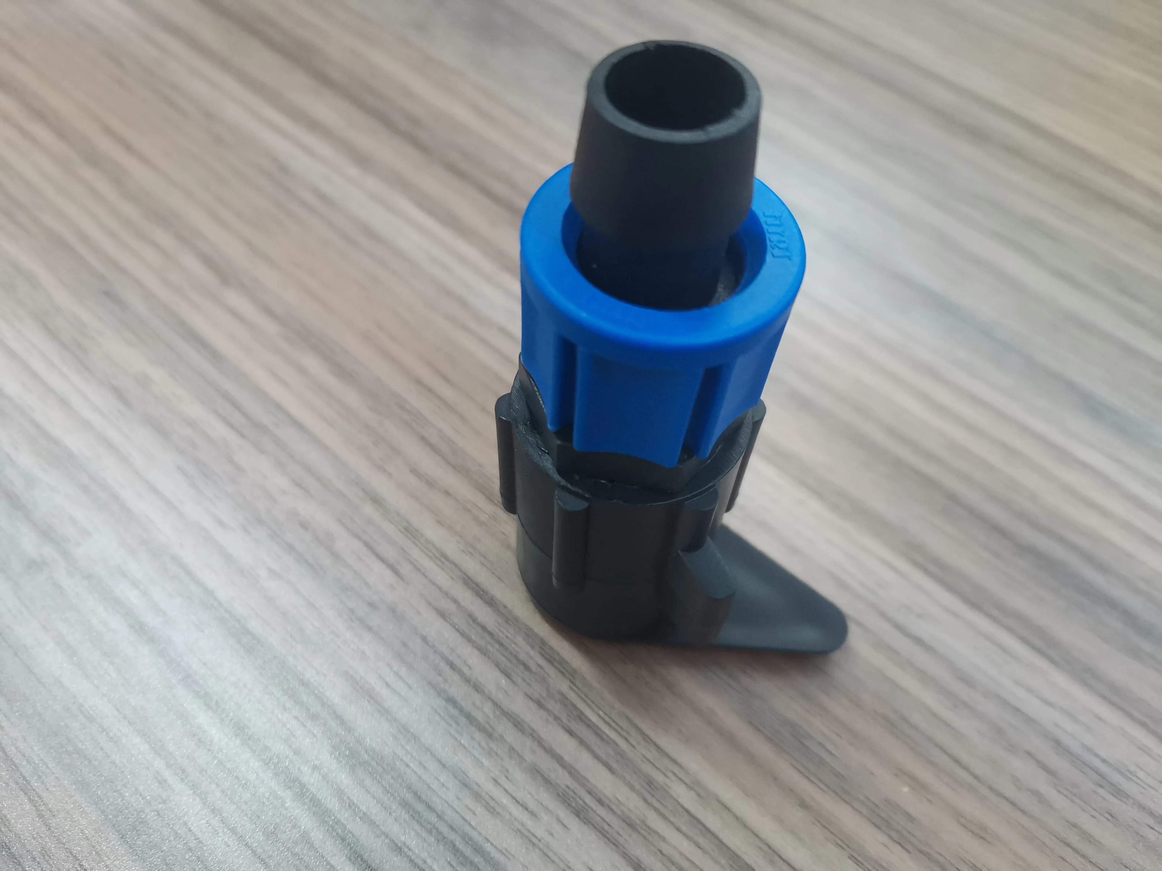 Raccord de dérivation 16mm à écrou de verrouillage pour tuyau et ruban de système goutte-à-goutte, produit à forte vente