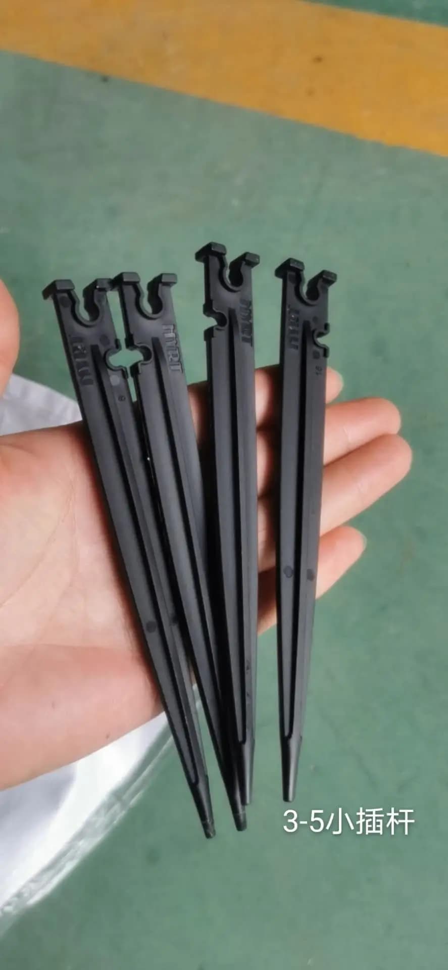 Picchetto per gocciolamento in polietilene e piolo per tubo 3/5mm 4/7mm16mm per irrigazione agricola