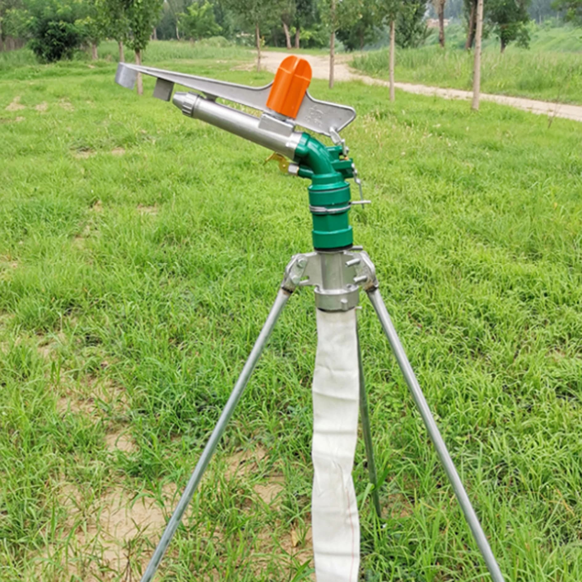 Дождевальная пушка 30-50m с вращением 360 и соединением 1.5"/2"/2.5" для орошения теплицы и сельскохозяйственного дождевания
