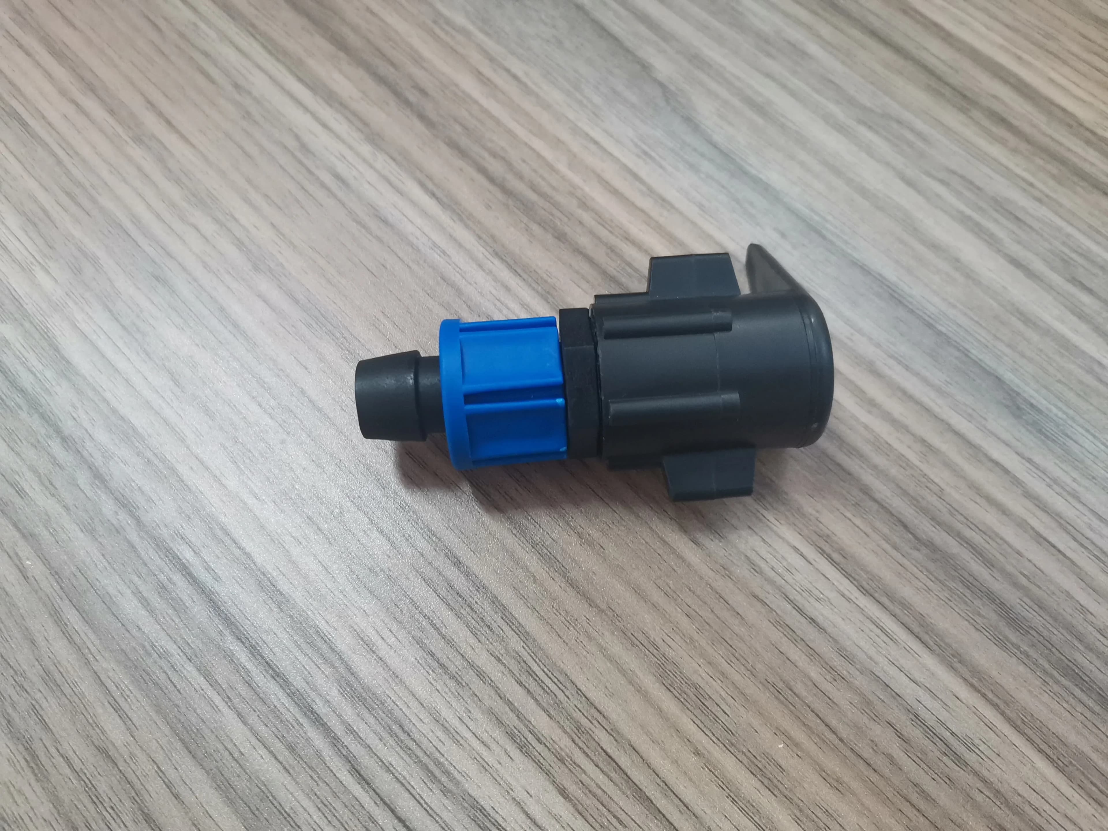 Raccord de dérivation 16mm à écrou de verrouillage pour tuyau et ruban de système goutte-à-goutte, produit à forte vente