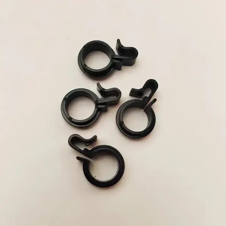 Высококачественный фитинг трубы PE 16mm для микроорошения, пластиковый подвесной фиксирующий крюк для капельной трубы сельскохозяйственной системы капельного орошения