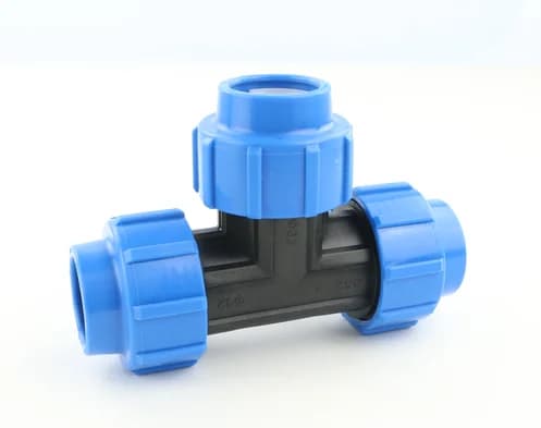 Raccordi a compressione in plastica a prezzo di fabbrica: manicotto, gomito, tee e adattatore per collegamento di tubi di annaffiatura e irrigazione