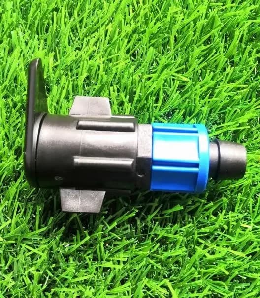 מחבר יציאה מבוקש 16mm לצינור גמיש עם אום נעילה למערכת השקיה בסרט טפטוף