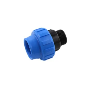 Adaptador macho para conexão de mangueira ou tubo de irrigação em sistema agrícola