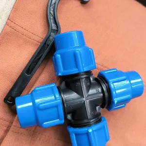 Llave agrícola para accesorios de compresión de sistemas de riego y suministro agrícola