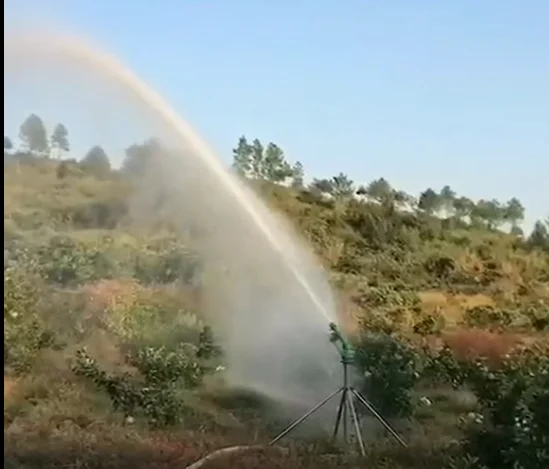 תותח המטרה מתכתי גדול ומחוזק 2" עם חיבור אוגן ופיית מערבולת בספיקה גבוהה להשקיה חקלאית בריסוס