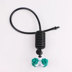 Microaspersor com bico nebulizador de quatro saídas para irrigação agrícola