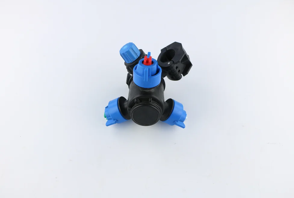 Boquilla plana de alta presión de 3 cabezales para atomización y nebulización de pesticidas, con boquilla antigoteo para tractor